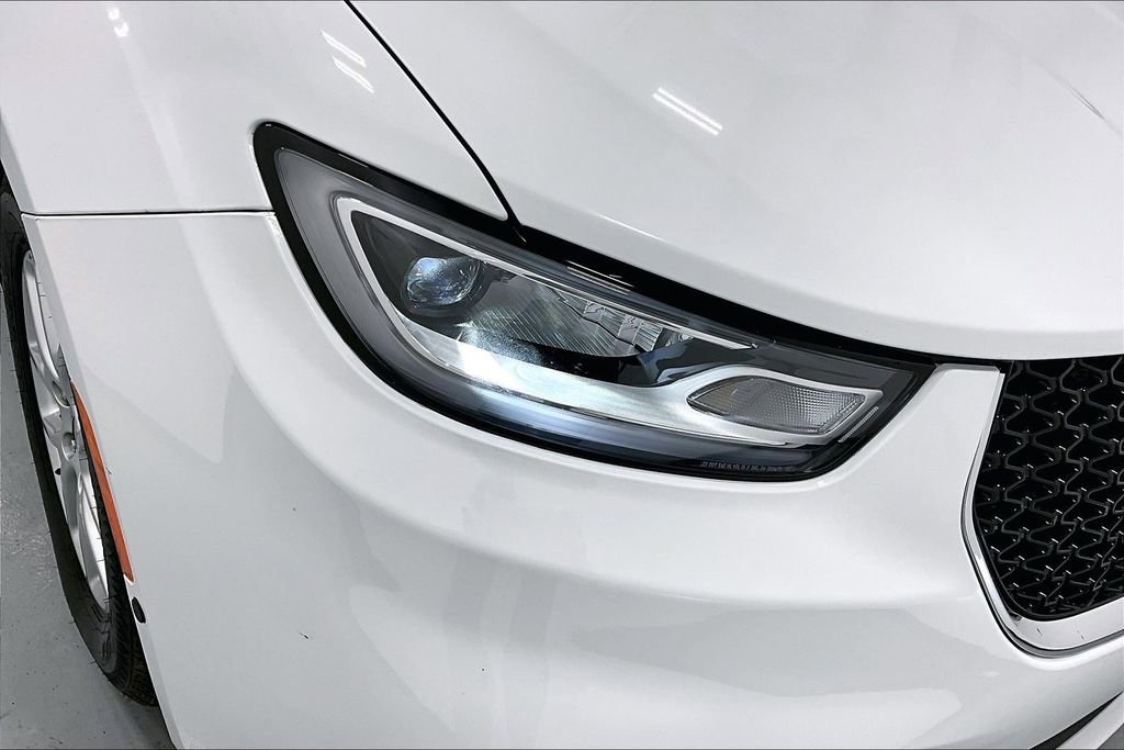 Used 2023 Chrysler Pacifica Touring-L FWD image 37