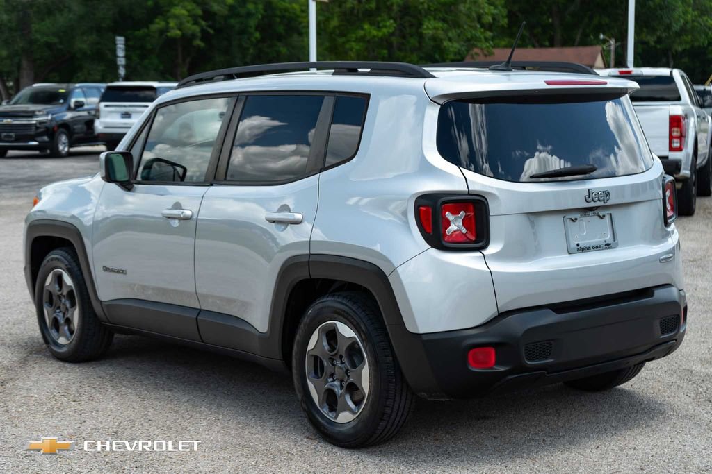 Used 2015 Jeep Renegade Latitude FWD image 9
