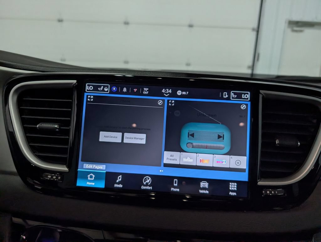 Used 2027 Chrysler Pacifica Select FWD image 21
