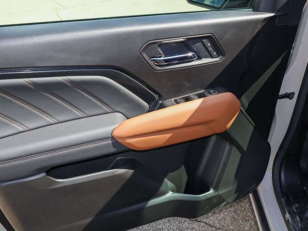 New 2026 GMC Canyon AT4 w/ Nightfall Essentials Package AWD/4WD image 9