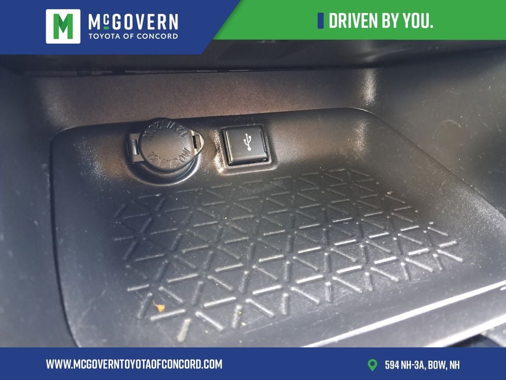 Used 2021 Toyota RAV4 LE AWD/4WD image 26