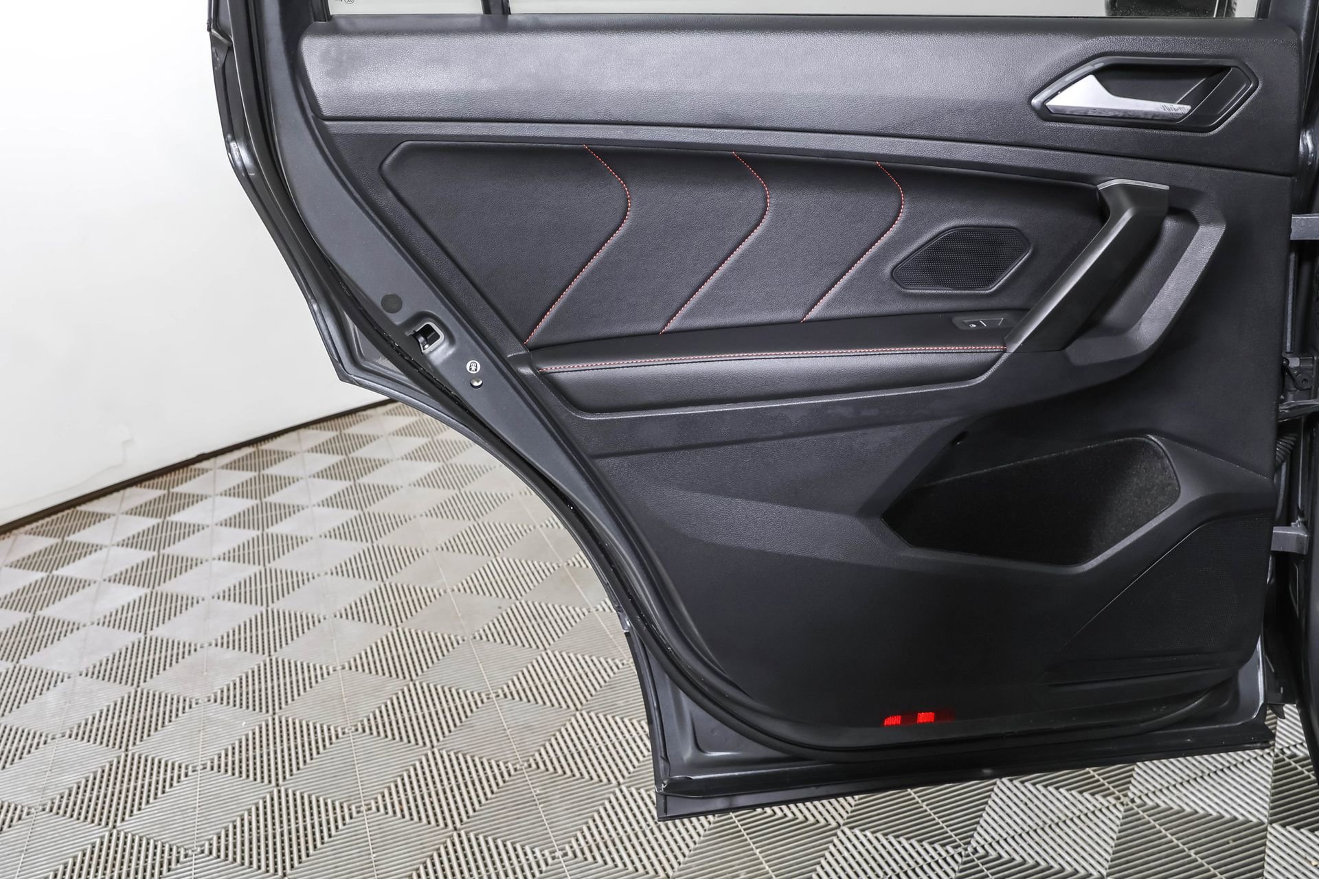 Used 2024 Volkswagen Tiguan Wolfsburg Edition image 36