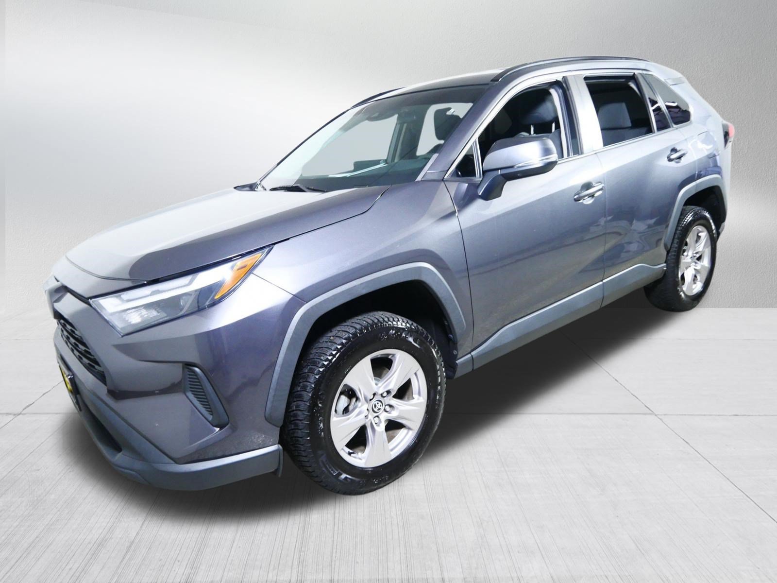 Used 2022 Toyota RAV4 XLE AWD/4WD image 3