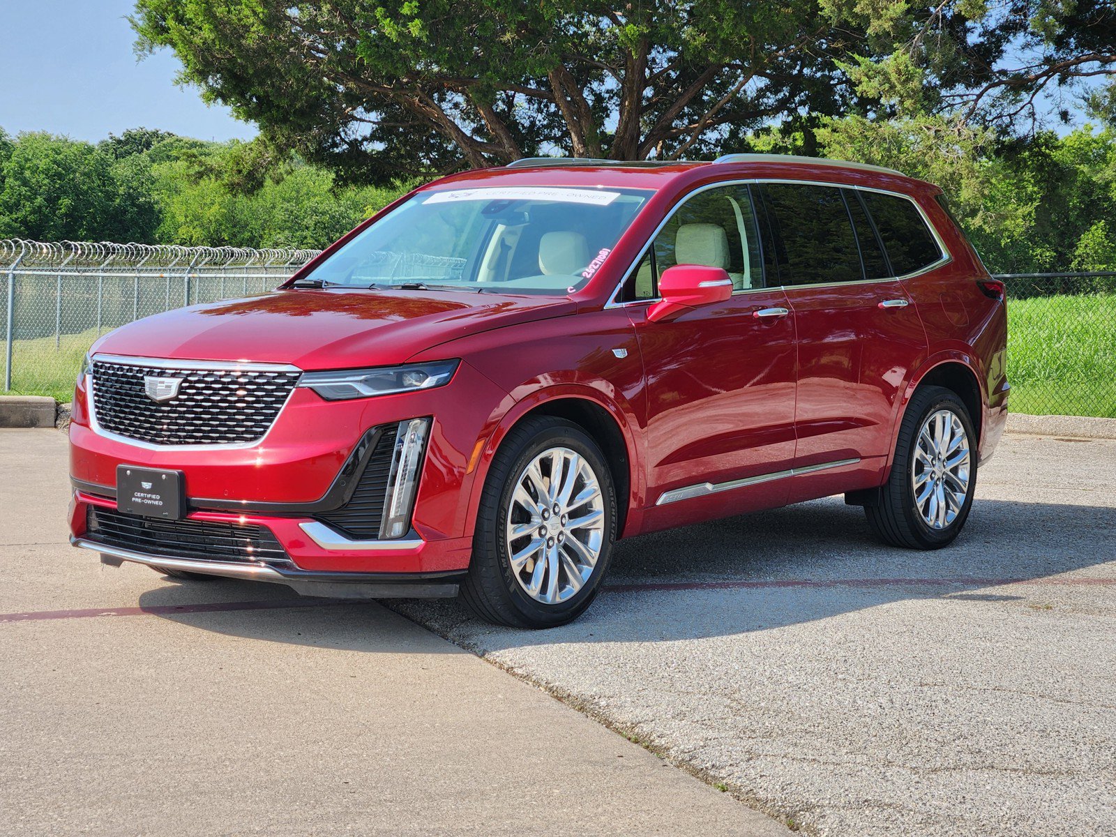 Certified 2023 Cadillac XT6 Premium Luxury AWD/4WD image 2
