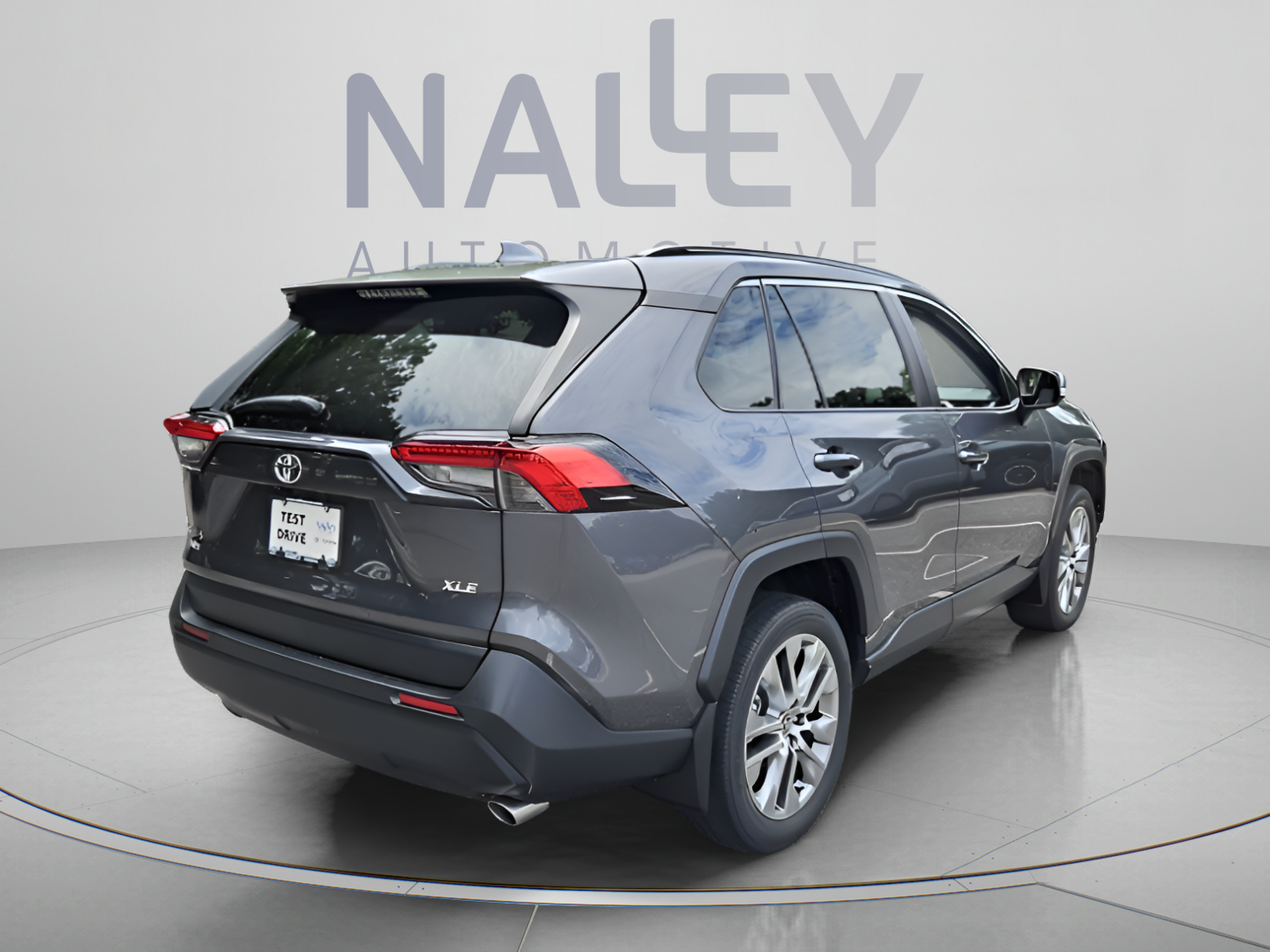 Used 2022 Toyota RAV4 XLE Premium FWD image 5