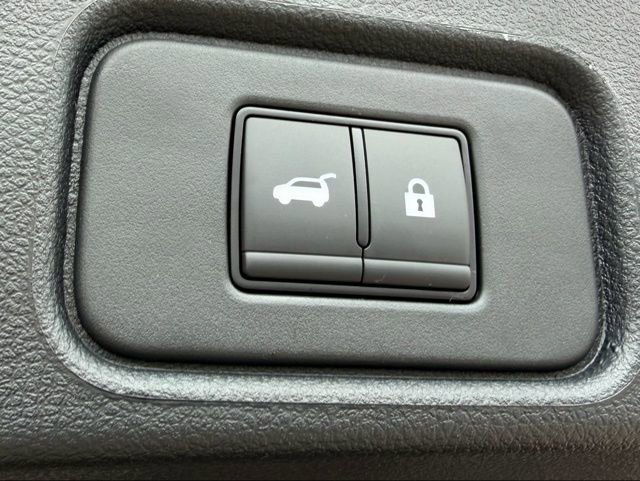 Certified 2026 Nissan Pathfinder SV FWD image 10