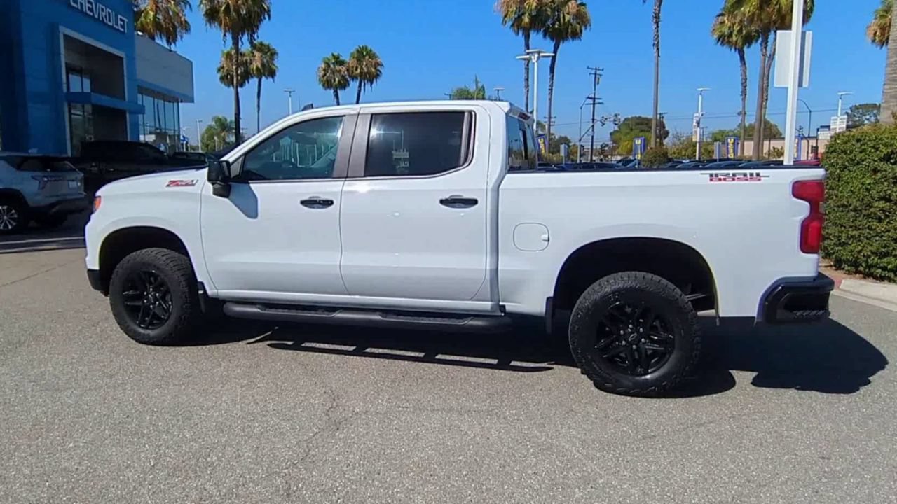 Used 2024 Chevrolet Silverado 1500 LT Trail Boss w/ Convenience Package II AWD/4WD image 5