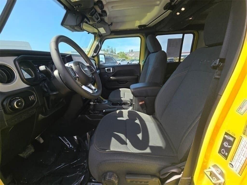 Used 2024 Jeep Wrangler Sahara image 16