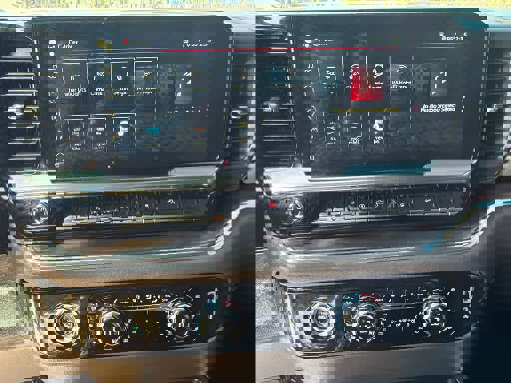 Used 2023 GMC Sierra 1500 SLT w/ SLT Premium Package image 25