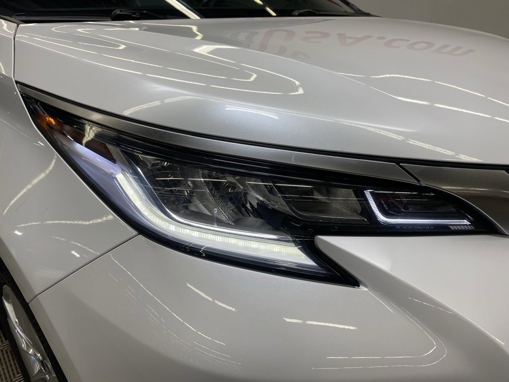 Used 2022 Toyota Sienna Limited image 3