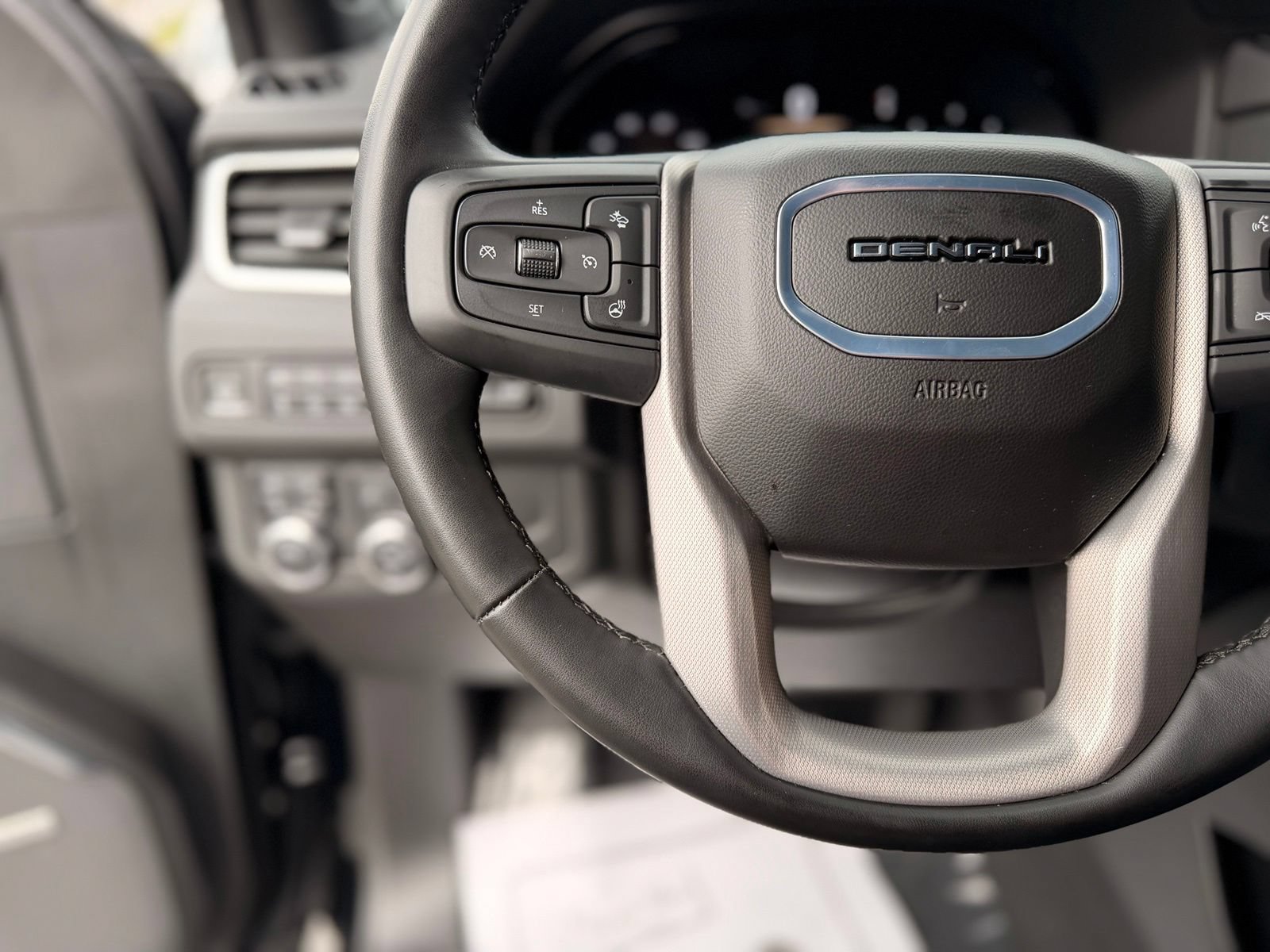 Used 2024 GMC Yukon Denali AWD/4WD image 21