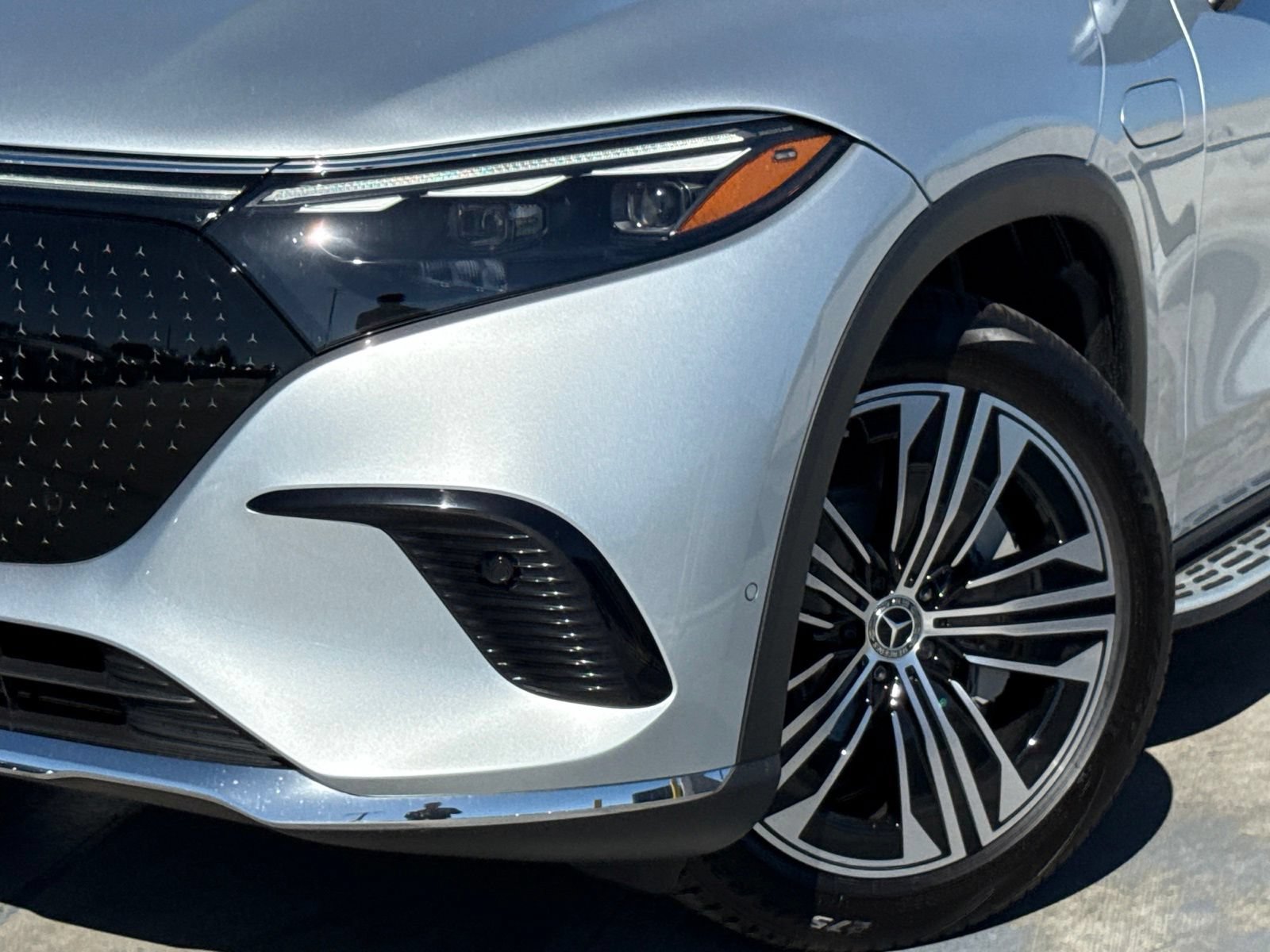 New 2026 Mercedes-Benz EQS 400 4MATIC SUV image 3