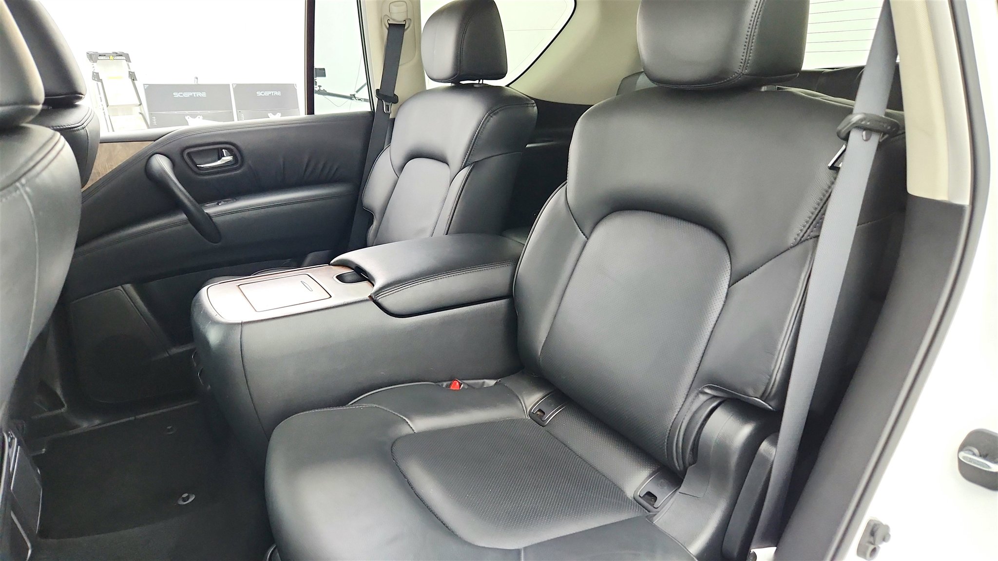 Used 2024 Nissan Armada SL w/ Captain's Chairs Package image 17