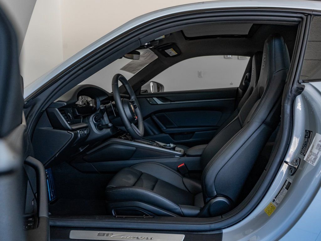 Certified 2025 Porsche 911 Carrera image 5