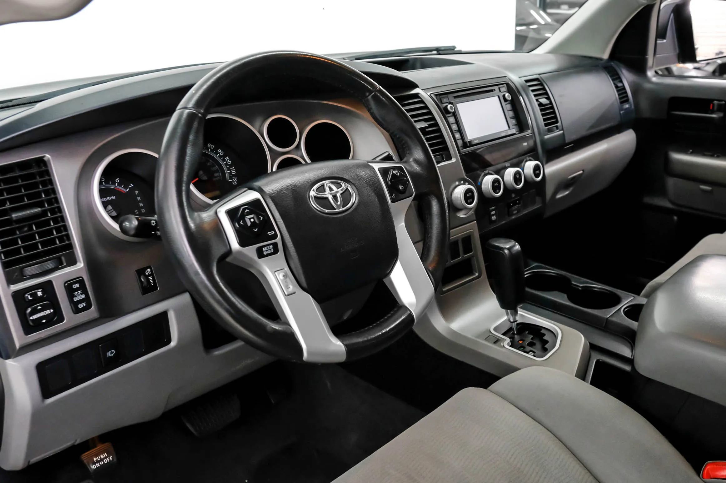 Used 2017 Toyota Sequoia SR5 image 2