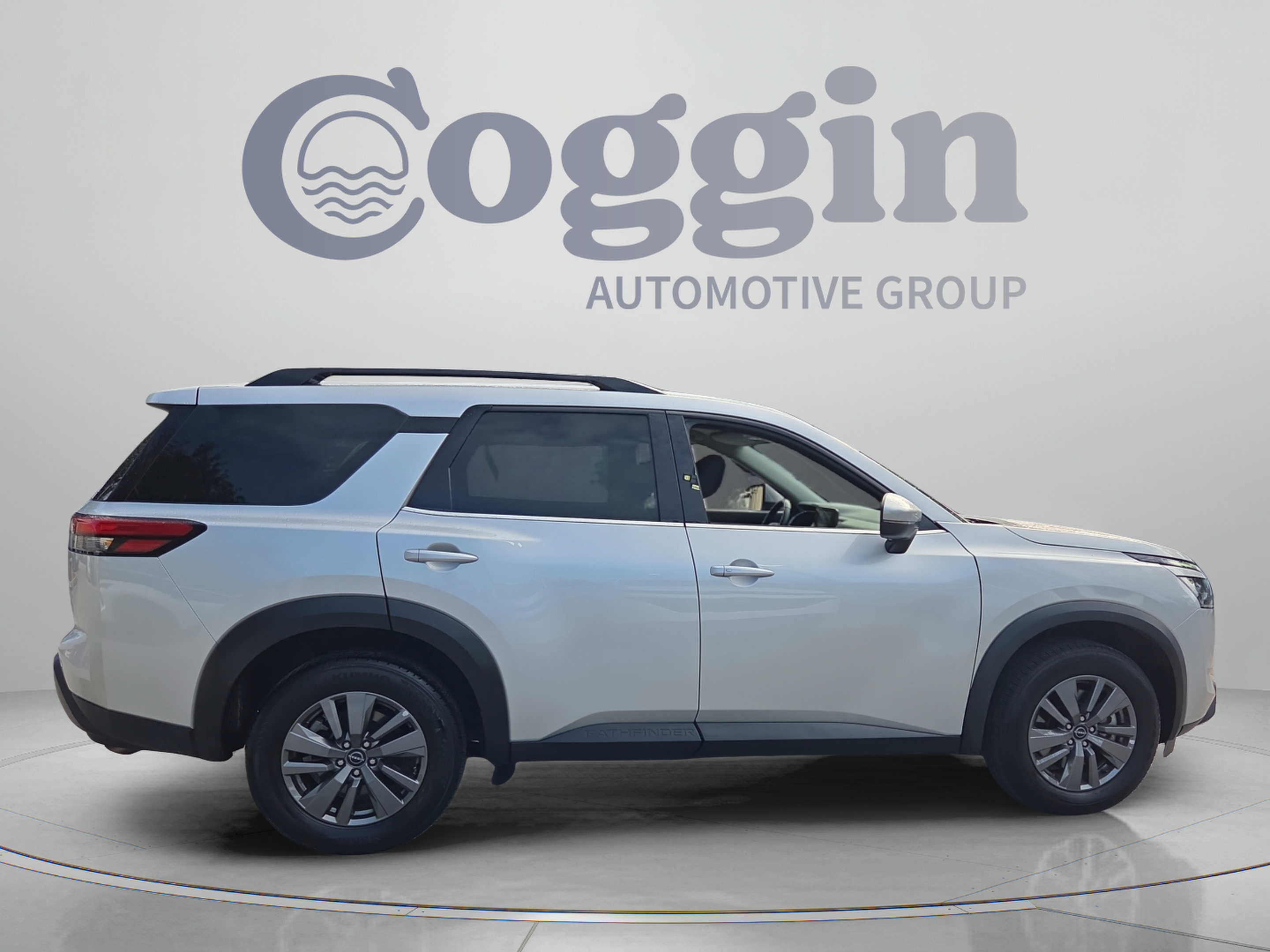 Used 2025 Nissan Pathfinder SV FWD image 6