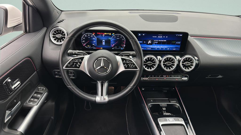 Used 2025 Mercedes-Benz GLA 250 4MATIC image 13