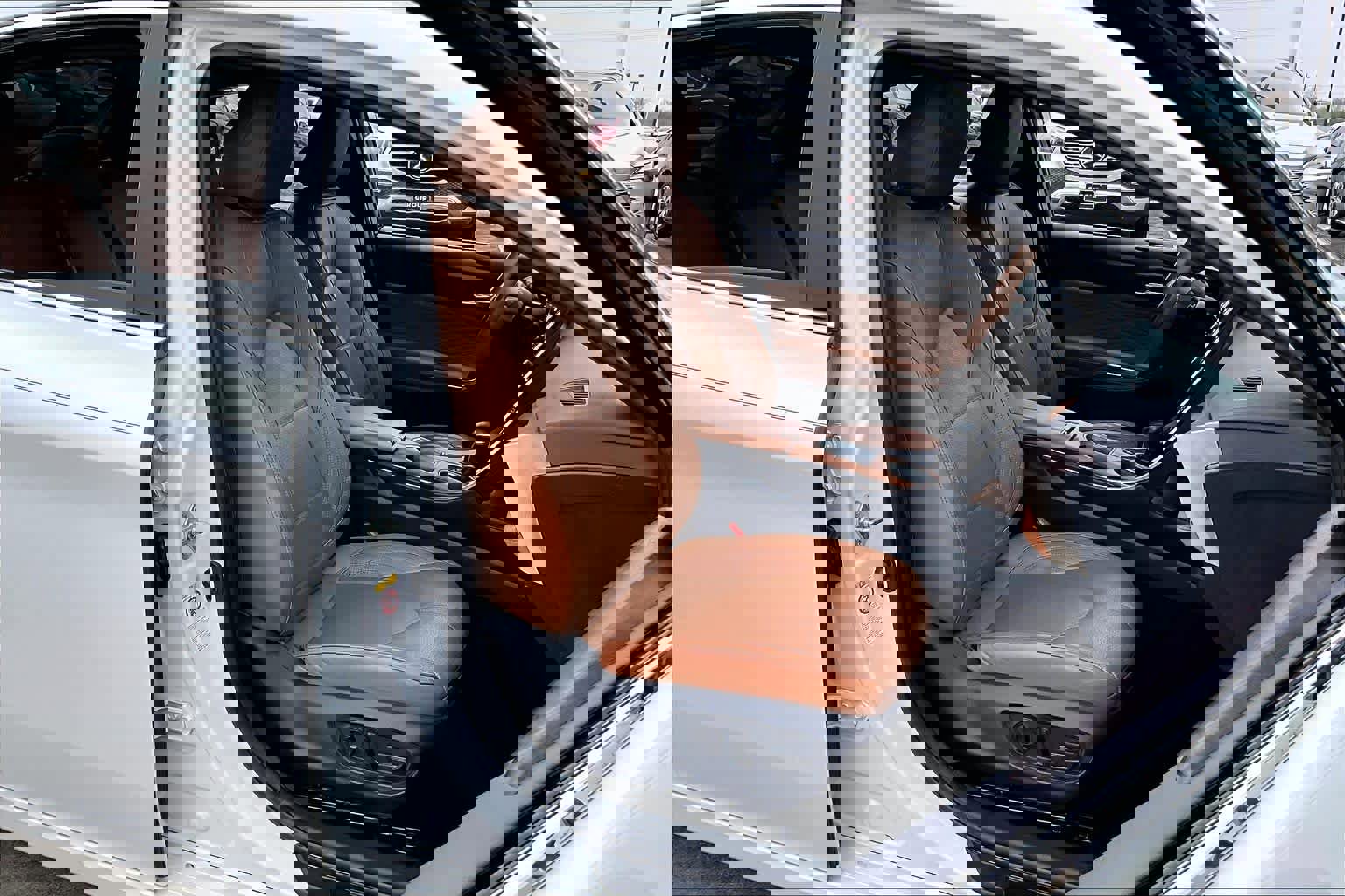 Used 2019 Toyota Avalon Limited image 8