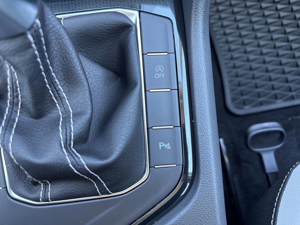 New 2025 Volkswagen Taos SE image 24