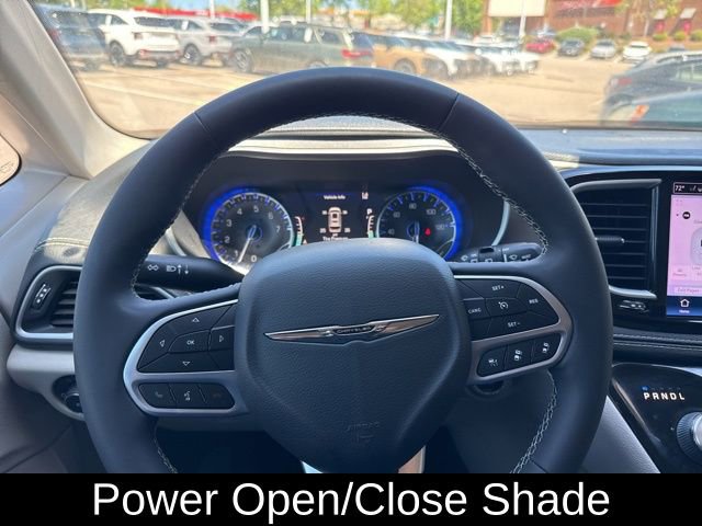 Used 2022 Chrysler Pacifica Touring-L AWD/4WD image 24