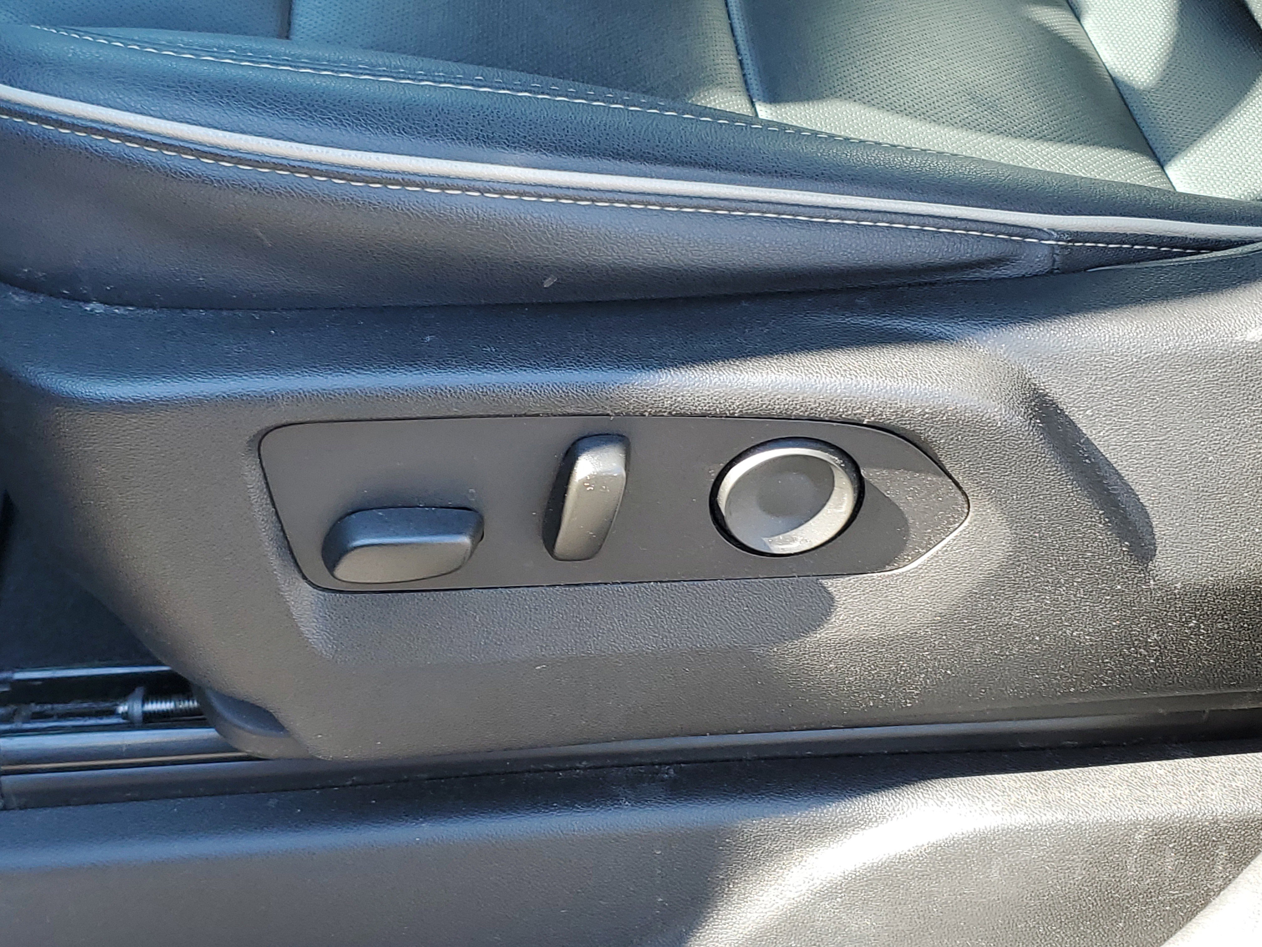 Used 2023 Chevrolet Tahoe Premier w/ Advanced Technology Package image 25