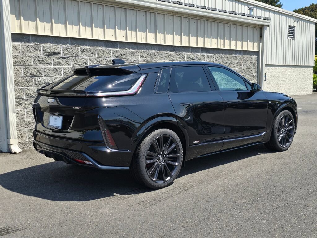 New 2026 Cadillac Lyriq V image 8