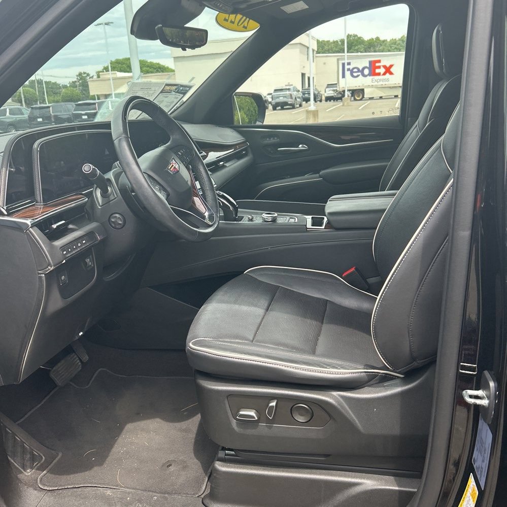 Used 2022 Cadillac Escalade Premium Luxury AWD/4WD image 3