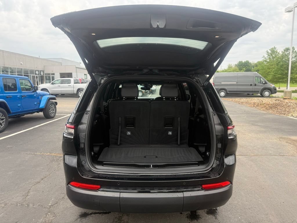 Used 2024 Jeep Grand Cherokee L Altitude AWD/4WD image 45