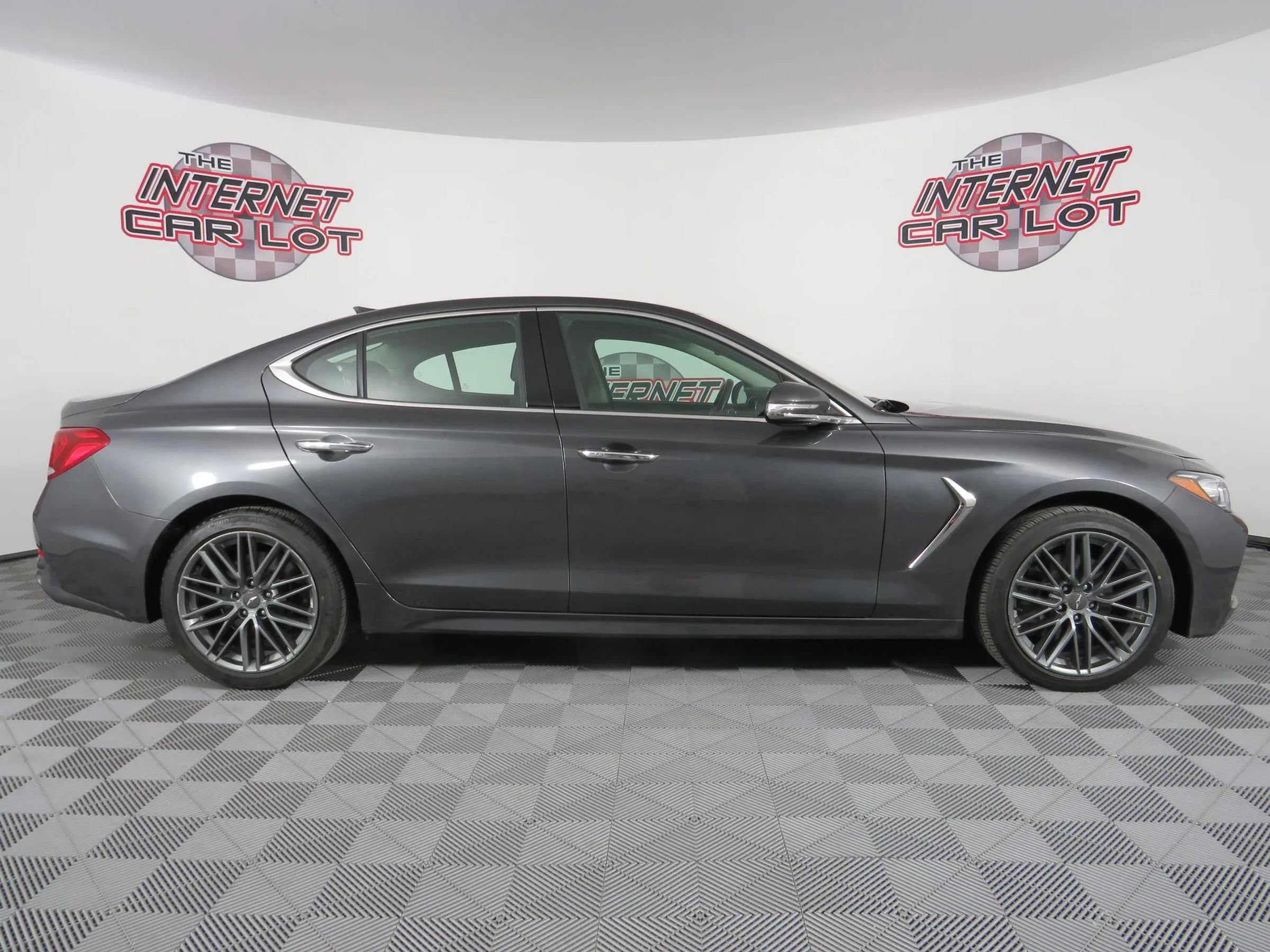 Used 2019 Genesis G70 2.0T Advanced image 8