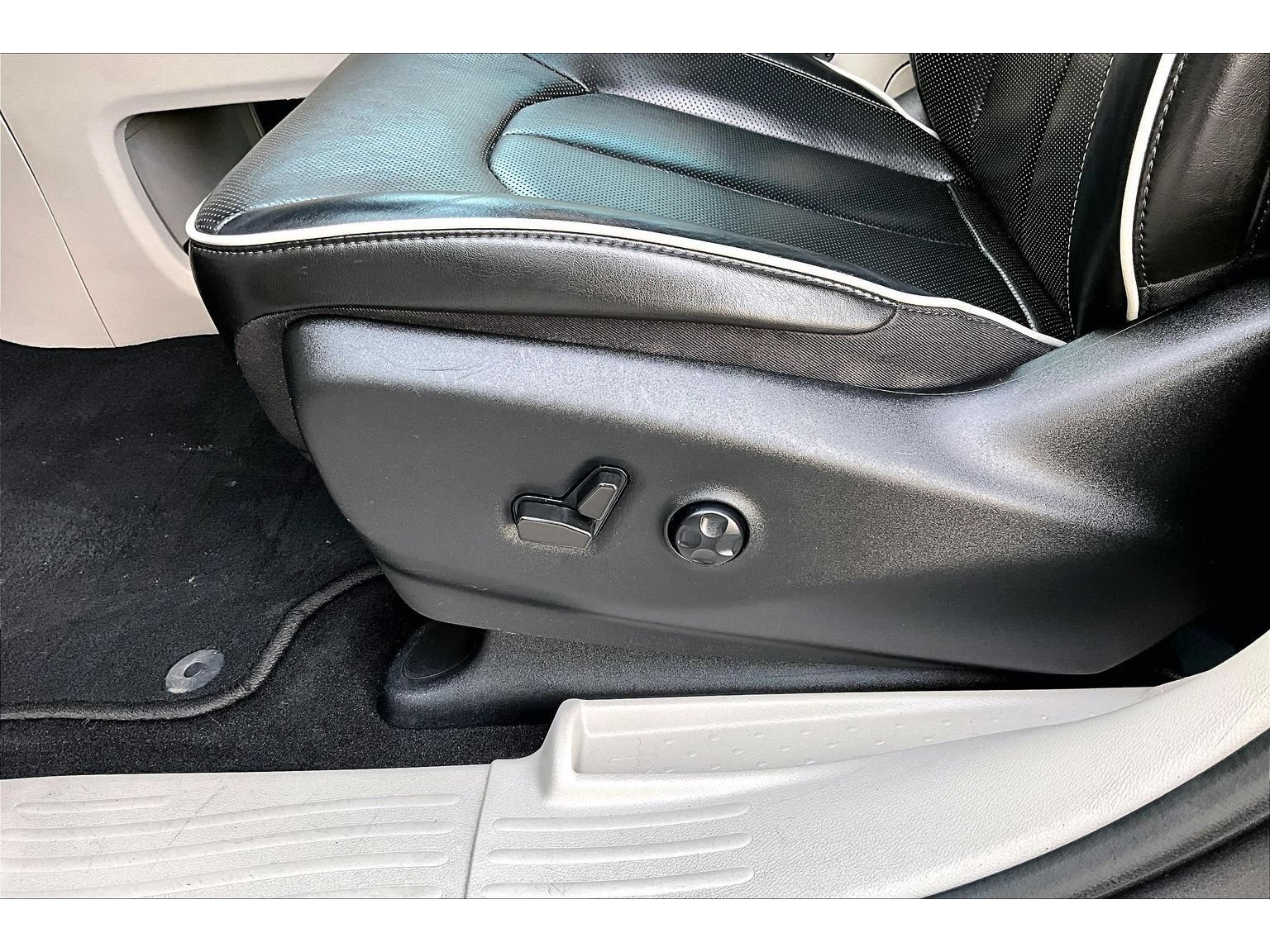 Used 2022 Chrysler Pacifica Limited FWD image 29
