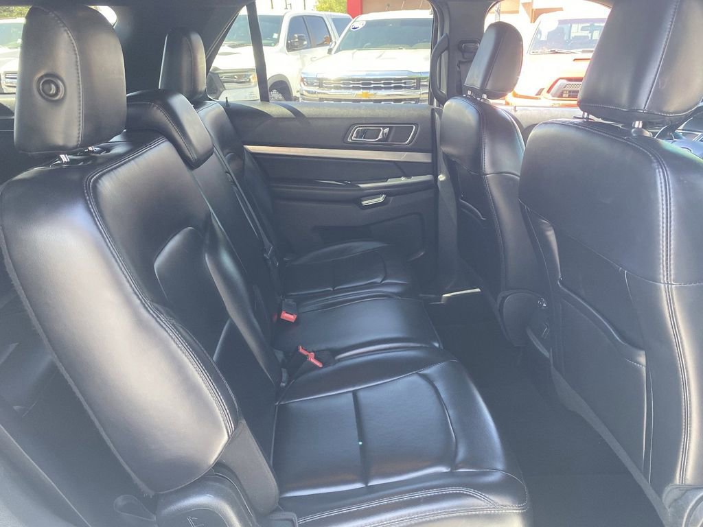 Used 2019 Ford Explorer XLT w/ Equipment Group 202A FWD image 13