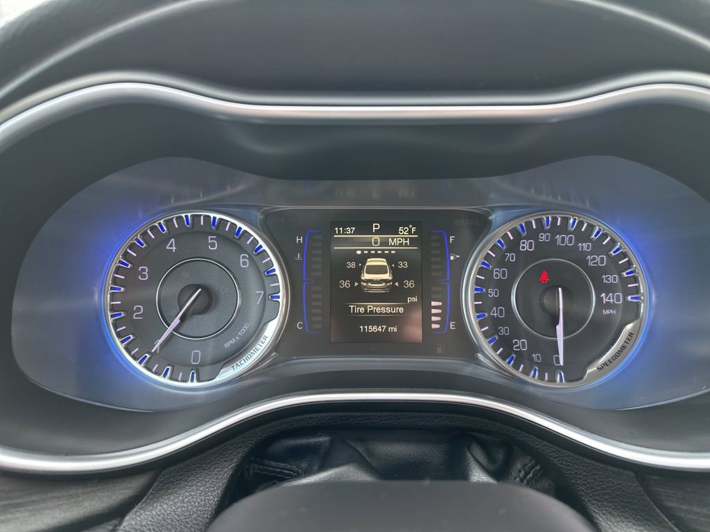 Used 2017 Chrysler 200 Limited Platinum w/ Comfort & Convenience Group image 19