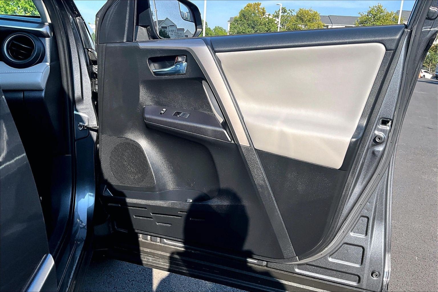 Used 2017 Toyota RAV4 XLE w/ Carpet Mat Package AWD/4WD image 23
