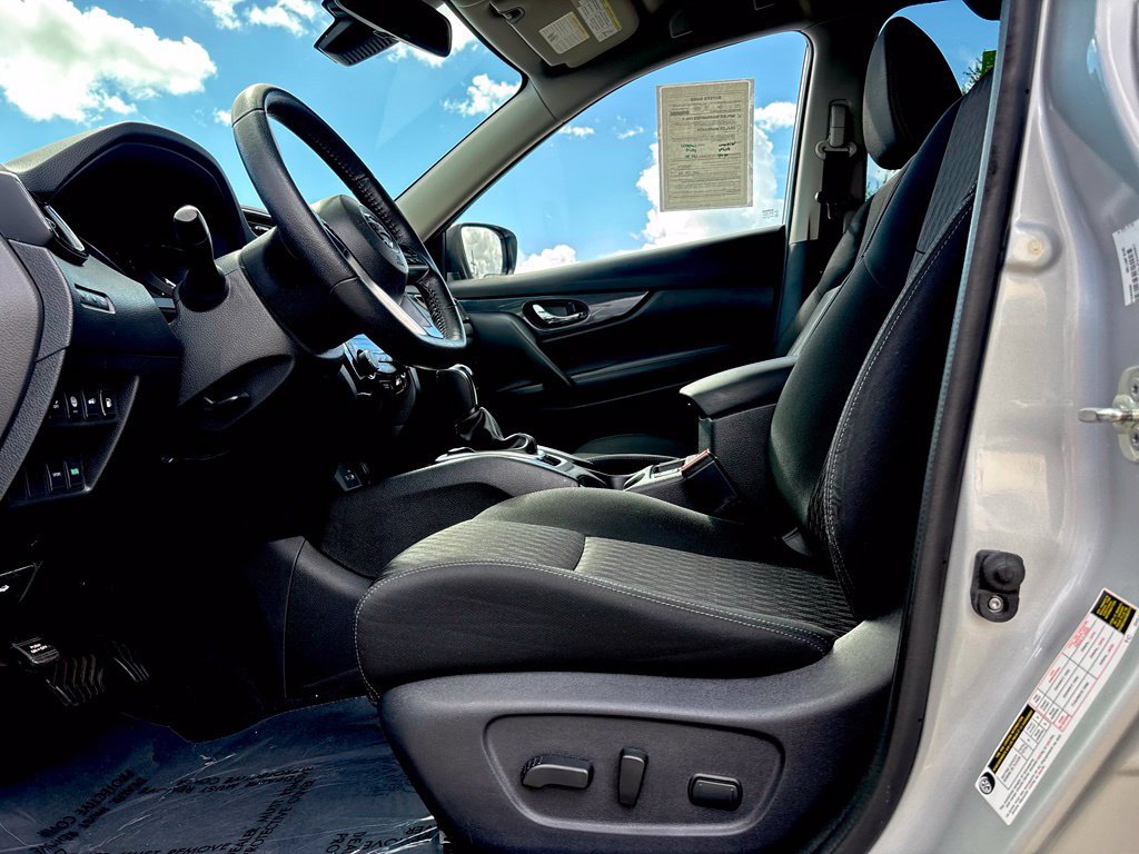 Used 2020 Nissan Rogue SV FWD image 19