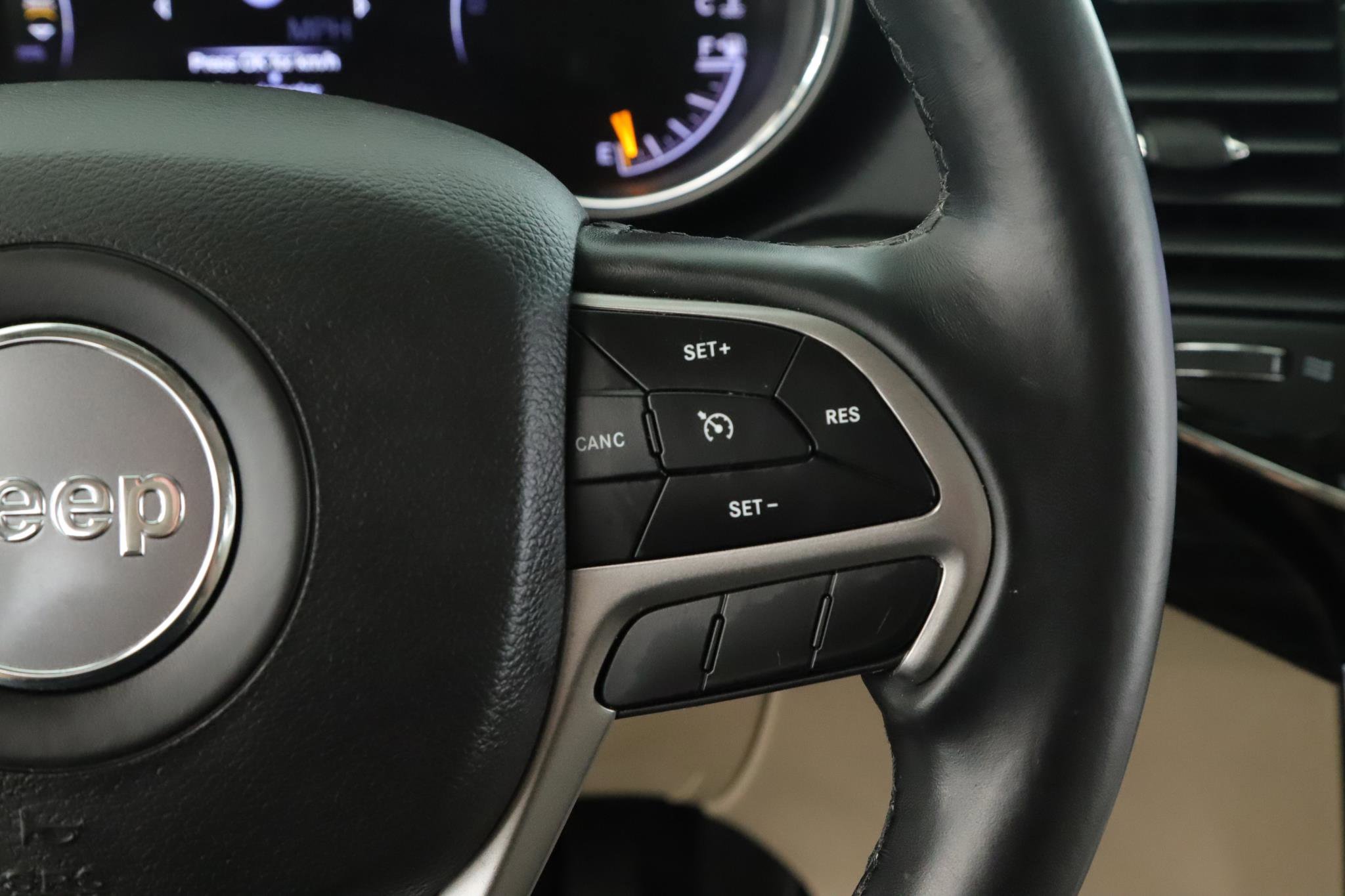 Used 2022 Jeep Grand Cherokee Laredo E image 8