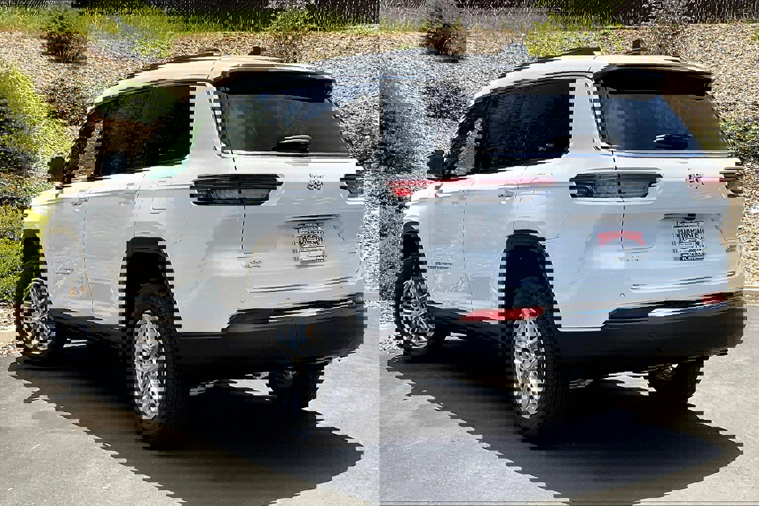 New 2025 Jeep Grand Cherokee L Laredo w/ Luxury Tech Group I image 2