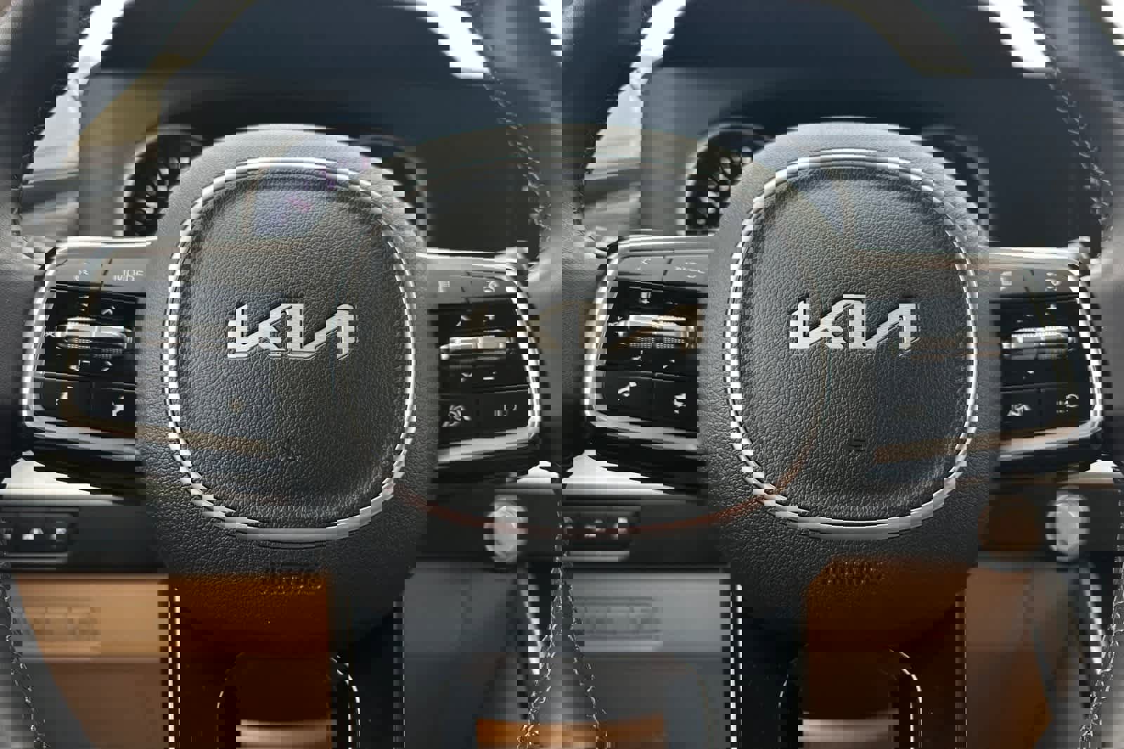 Used 2024 Kia Carnival LX image 26