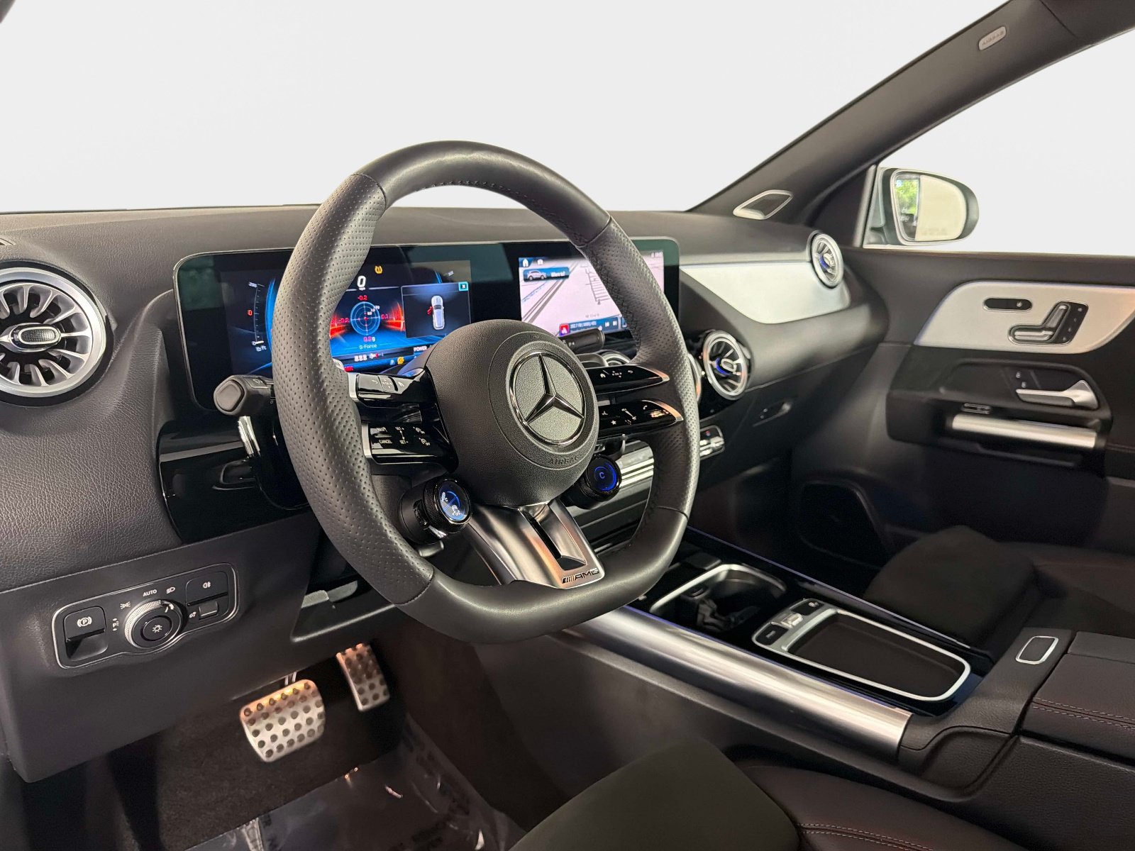 Used 2024 Mercedes-Benz GLA 35 AMG 4MATIC w/ Exclusive Package image 40