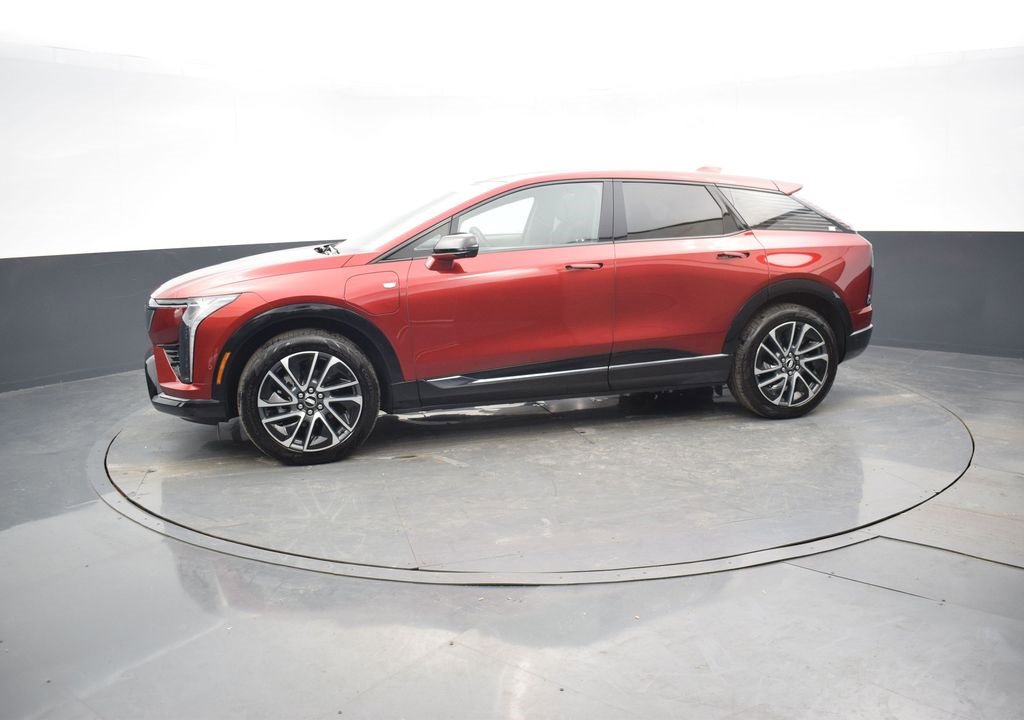 Certified 2025 Cadillac Optiq Sport 2 w/ LPO, Floor Liner Package image 2