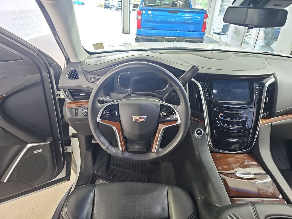 Certified 2018 Cadillac Escalade ESV Luxury AWD/4WD image 22