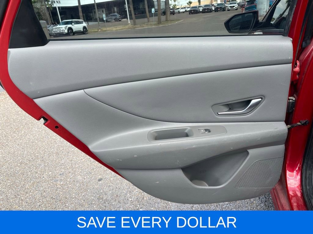 Used 2023 Hyundai Elantra SEL w/ Convenience Package image 16