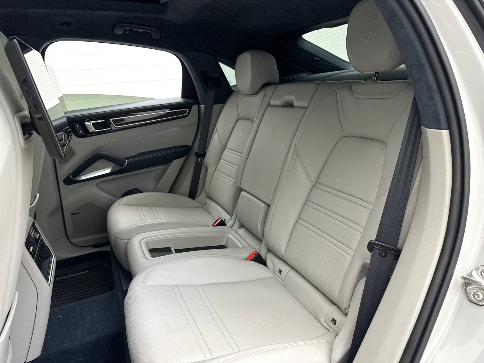 Used 2022 Porsche Cayenne Turbo AWD/4WD image 40
