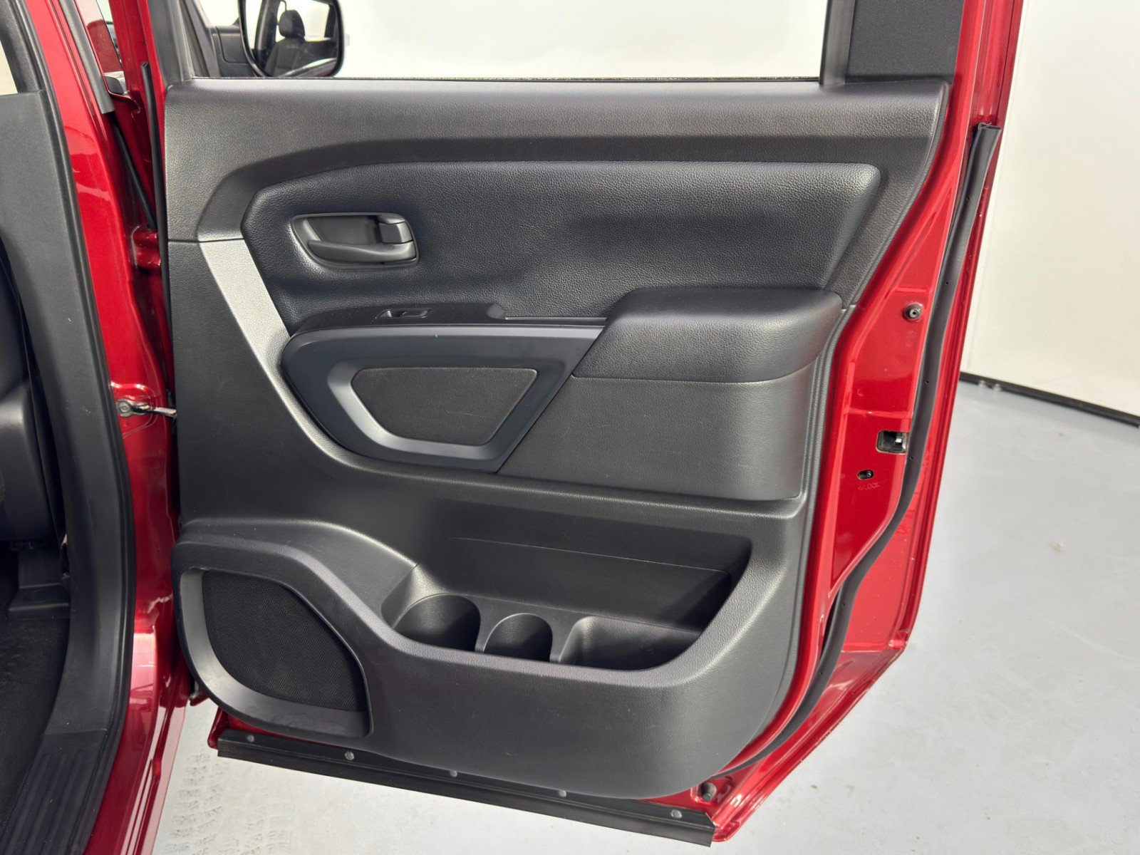 Used 2017 Nissan Titan S image 34