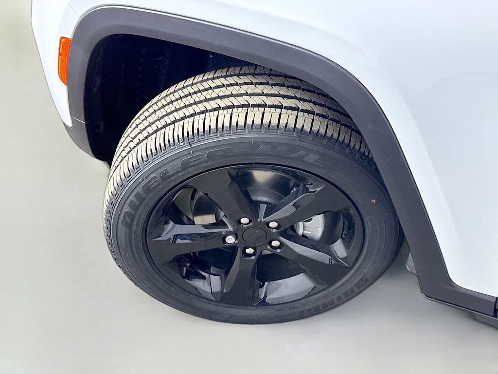 New 2025 Jeep Grand Cherokee Altitude image 46