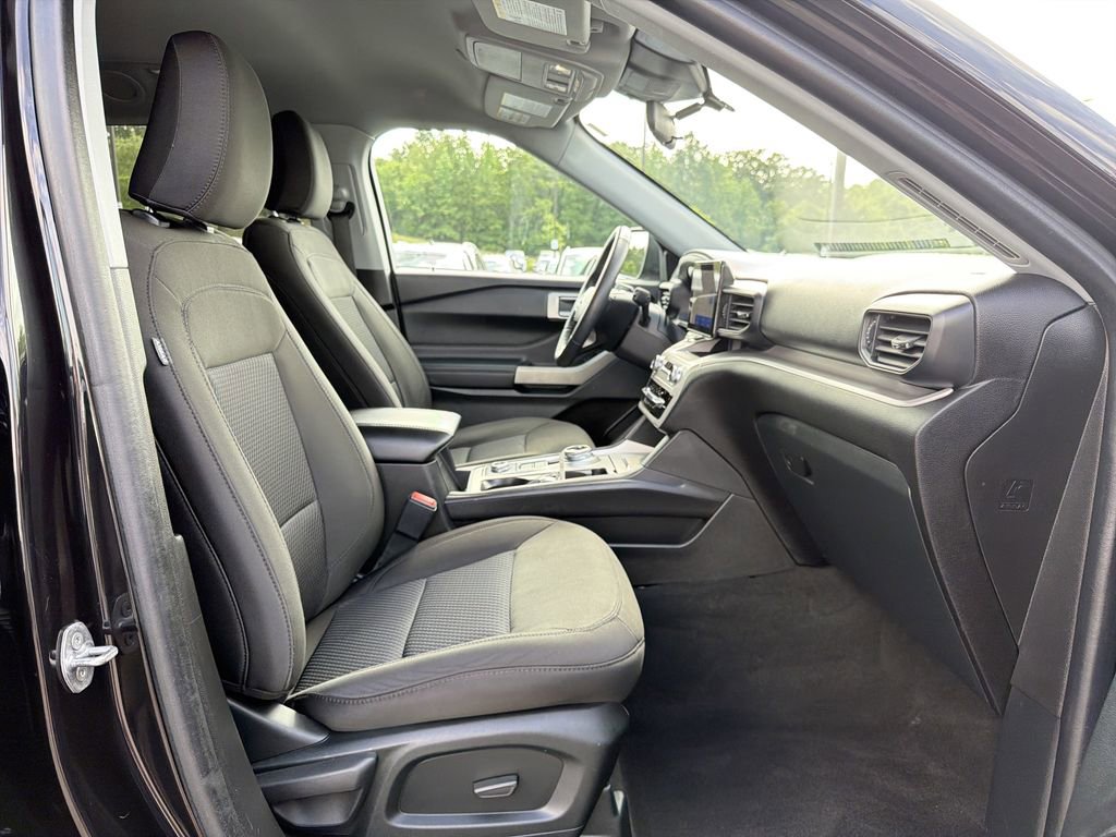 Used 2023 Ford Explorer XLT AWD/4WD image 19
