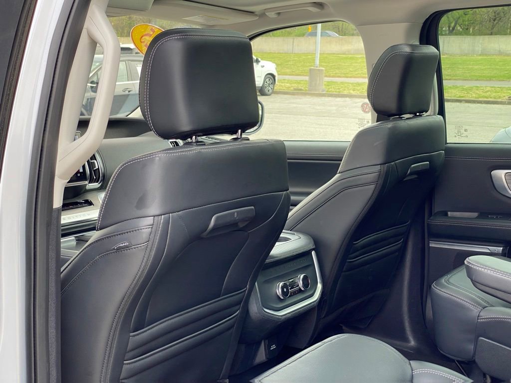 Used 2025 Ford Expedition Platinum AWD/4WD image 29