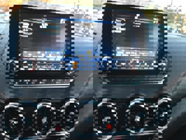 Used 2022 Nissan Sentra SR w/ SR Premium Package image 20