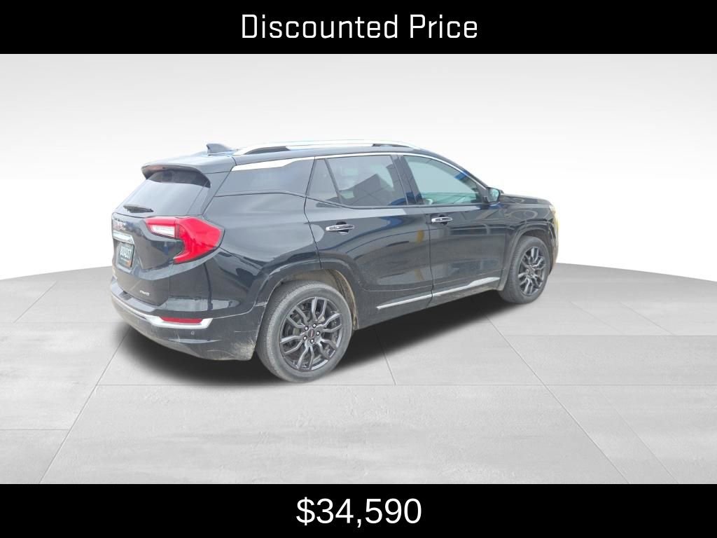 Used 2024 GMC Terrain Denali w/ Black Diamond Edition image 3