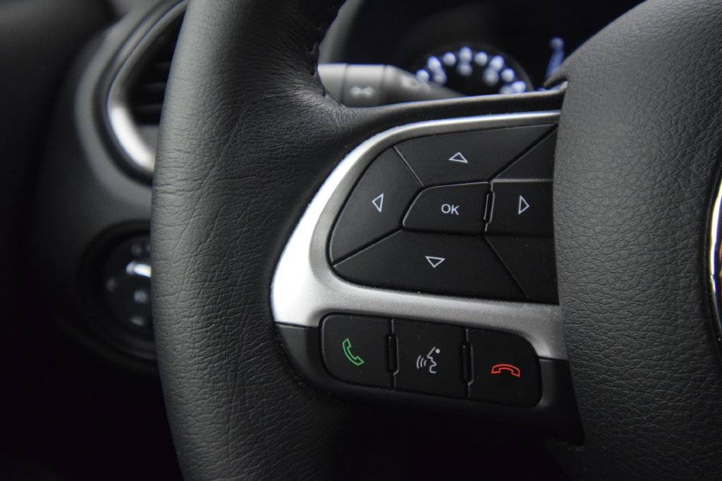 Used 2023 Jeep Renegade Latitude w/ Premium Group AWD/4WD image 30