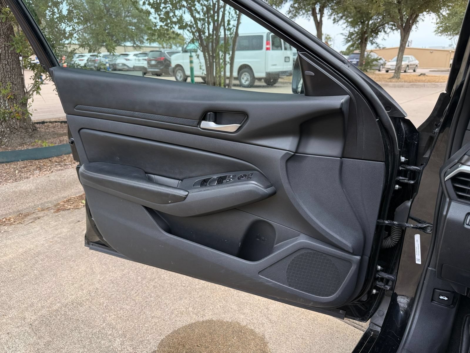 Used 2025 Nissan Altima 2.5 SV FWD image 15